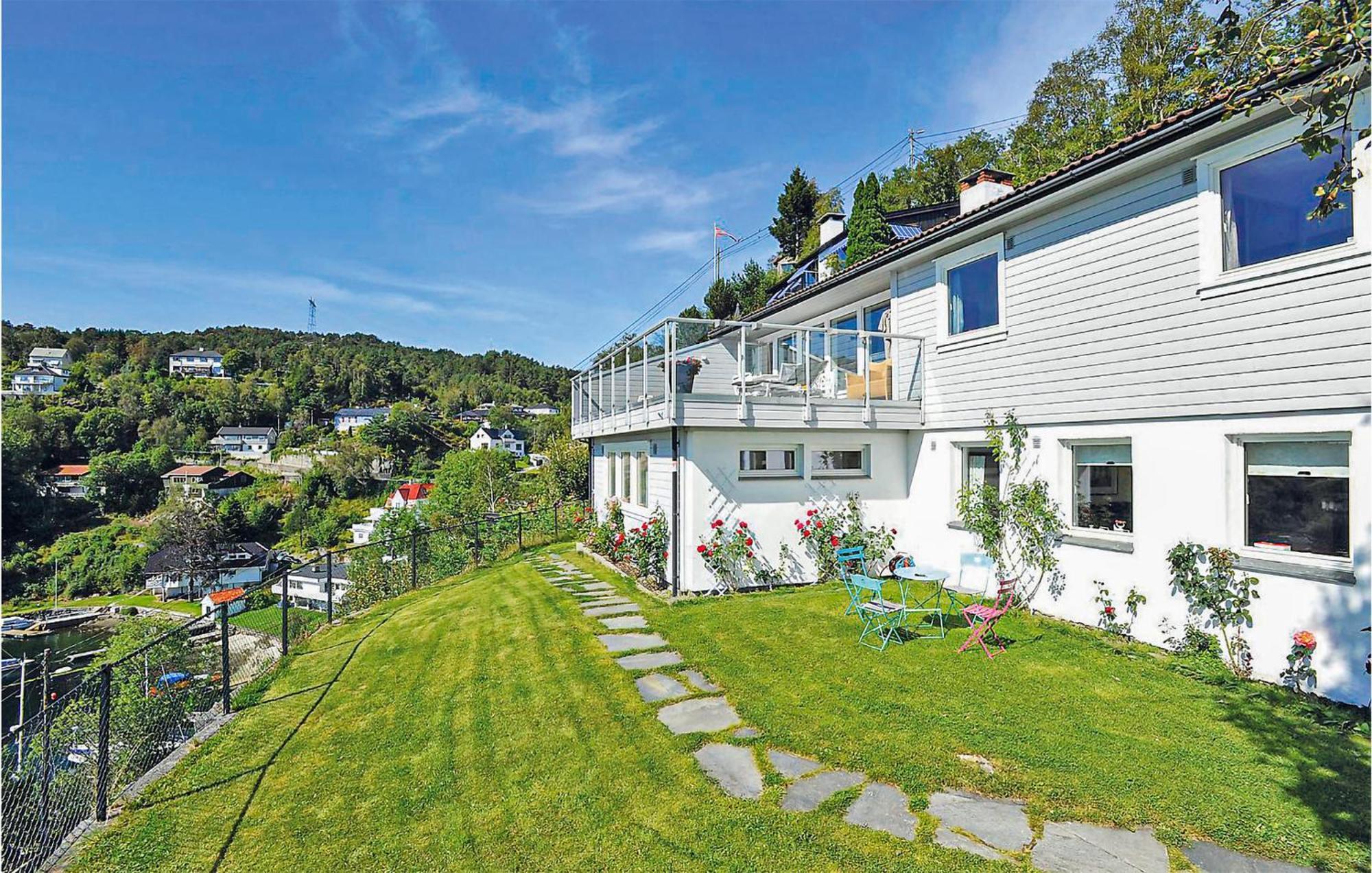 Cozy Apartment In Straumsgrend With Kitchen Bergen Exteriör bild